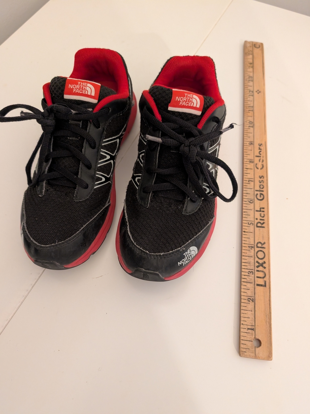 The North Face Kids Black and Red Trail Sneakers Size 3.5 Vintage Retro Runners